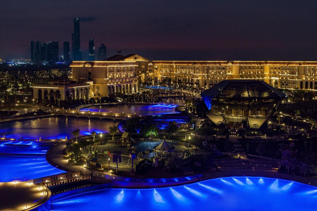 The St Regis New Capital Cairo Hotel Exterior photo The Atlantis Hotel at night